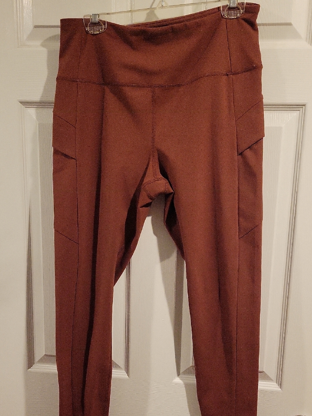 Avalanche High-Waist Leggings in Rust